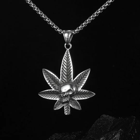 men maple leaf necklace - Picture 3 of 4